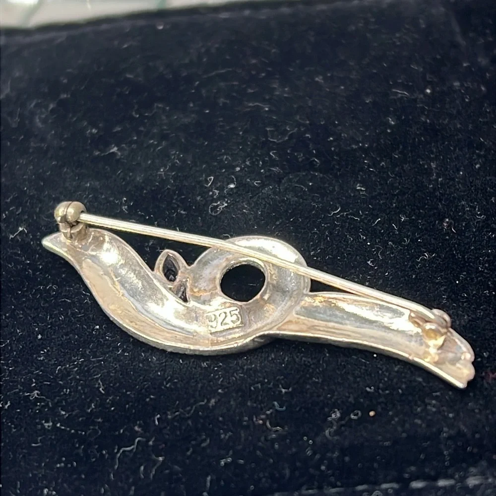 925 Sterling Silver Marcasite Pin Brooch with an Amethyst Stone